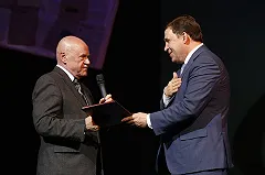 Декан журфака Борис Лозовский стал почетным гражданином Свердловской области