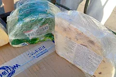 Партию изъятого у торговцев санкционного сыра из Европы сожгли на Урале (ФОТО)