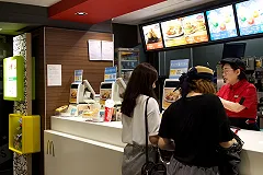 Посетитель японского «Макдоналдса» нашел зуб в картошке фри