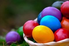 Не только луковая шелуха: эксперты рассказали, чем без вреда для здоровья покрасить яйца к Пасхе