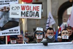 В Польше прошли многотысячные митинги против нового закона о цензуре