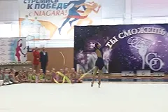 Ольга Глацких станцевала с лентой на детском турнире