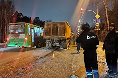 Рейсовый ПАЗ маршрута «Екатеринбург-Березовский» столкнулся с МАЗ