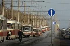 «Вагонов скопилось очень много»: на проспекте Космонавтов встали трамваи
