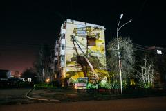 Граффити с военной техникой появился на стене дома в Екатеринбурге