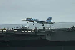 СМИ воссоздали картину падения Су-33 с палубы «Адмирала Кузнецова»