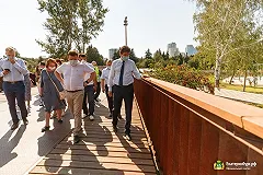 Высокинский раскритиковал пешеходный мост через Исеть, ведущий к дендропарку