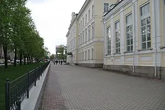 Бывший директор екатеринбургской гимназии № 9 получил известность в Москве