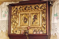 Священник попросил не использовать иконы для пересылки телефонов в колонии