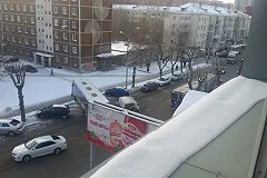 На Декабристов автобус вынесло на тротуар