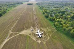 «Уральские авиалинии» показали свой самолёт в пшеничном поле