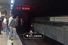 Девушка упала на рельсы в метро Екатеринбурга