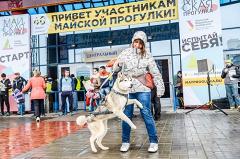В Екатеринбурге, несмотря на дождь, тысячи горожан вышли на «Майскую прогулку»