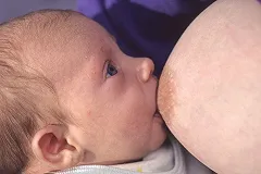 Биологи раскрыли секрет грудного молока