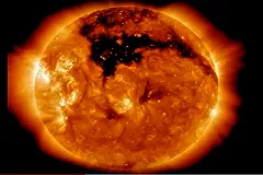 На Солнце обнаружили крупную черную дыру