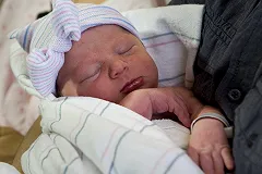 «Злые медики» рассказали, как в роддомах наказывают «отказниц»