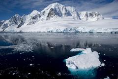 Уральцы нашли в Антарктиде два «апельсина» иноземного происхождения