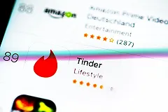 Француженка запросила у Tinder данные о себе и получила 800 страниц текста