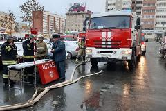 «Эвакуировали 250 человек»: в столице Урала загорелось общежитие УГГУ