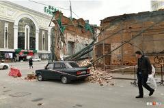 Владелец машины, на которую упала стена усадьбы на Радищева, получил компенсацию
