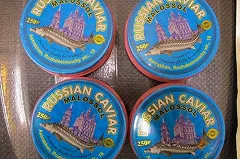 В Кольцово у мужчины обнаружили килограмм чёрной икры