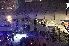 Ребенок погиб под снегом, лавиной сошедшим с хоккейного корта в Лянторе