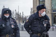 В Екатеринбурге мужчина, заражённый коронавирусом, напал с ножом на полицейского при госпитализации