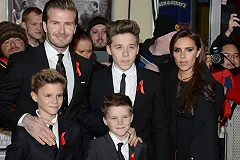 Burberry представила рождественский ролик с Ромео Бекхэмом