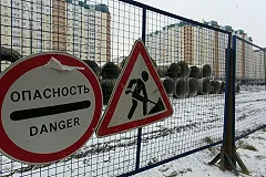 На Уралмаше мужчина покончил с собой на школьном заборе