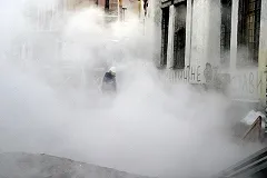 Петербурженка по пояс провалилась в яму с кипятком