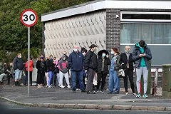 Британские ученые указали на вред от карантина при COVID-19