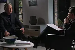 Болдуин заявил, что револьвер на съемках выстрелил сам