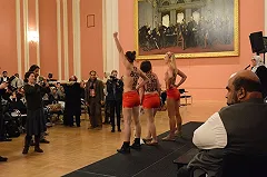 Раздевшиеся на избирательном участке активистки Femen заплатили штраф