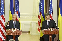 Байден рассказал о заменившем ему жену Порошенко
