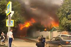 Огонь уничтожил в Ростове-на-Дону 25 домов: жители винят в поджоге риелторов