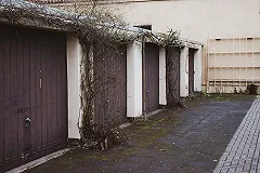 Гаражи уже продают по цене квартир. А от покупателей все равно отбоя нет