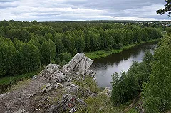 Водитель утонул в машине в Свердловской области, переправляясь через реку Сосьву