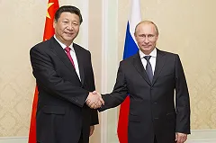 Путин подарил Си Цзиньпину YotaPhone 2