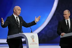 Играющего в футбол Путина сняли в видеоролике к чемпионату по футболу