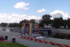 В центре Екатеринбурга начали устанавливать сцену ко Дню города