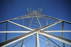 В Астрахани мужчина хотел покончить с собой, спрыгнув с опоры ЛЭП