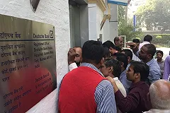 Екатеринбуржцы остались без средств в результате денежной реформы в Индии