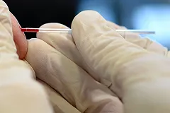 В шприце, которым наркоман грозился заразить екатеринбурженку, оказалась вода