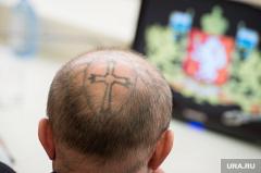 На Урале за поножовщину объявлен в розыск депутат с татуировкой на голове