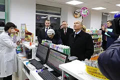 Путин внезапно появился в аптеке