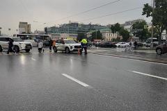 Мать с ребенком попали под машину в самом центре Екатеринбурга
