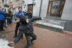Евросоюз осудил нападения на здание Россотрудничества в Киеве