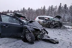 Три человека погибли в аварии на границе с ХМАО, еще пятеро в больнице