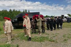 В Серове с почестями захоронили останки 19-летнего бойца, не вернувшегося с фронта. ФОТО