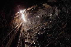 В свердловской шахте застряли рабочие из-за завала